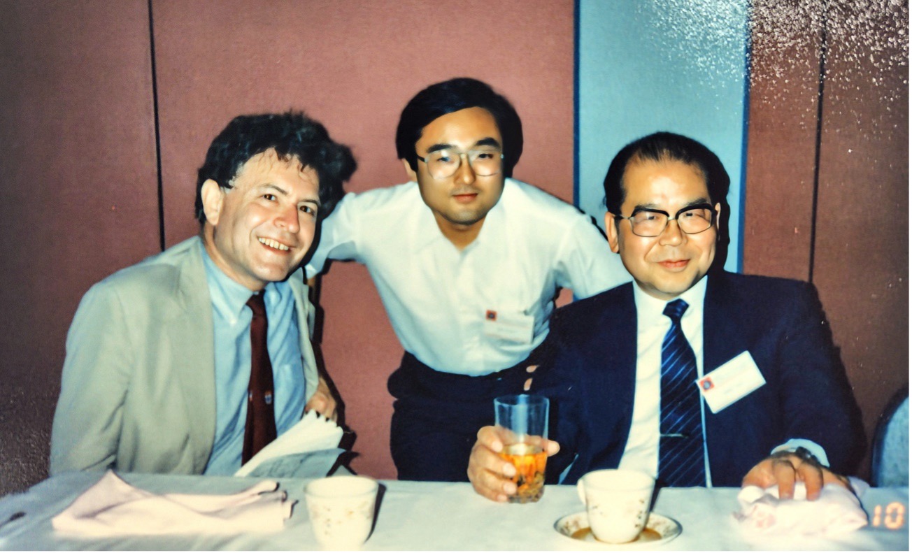 （1987年6月にセントルイスで行われた国際ケイ素化学シンポジウムにて）